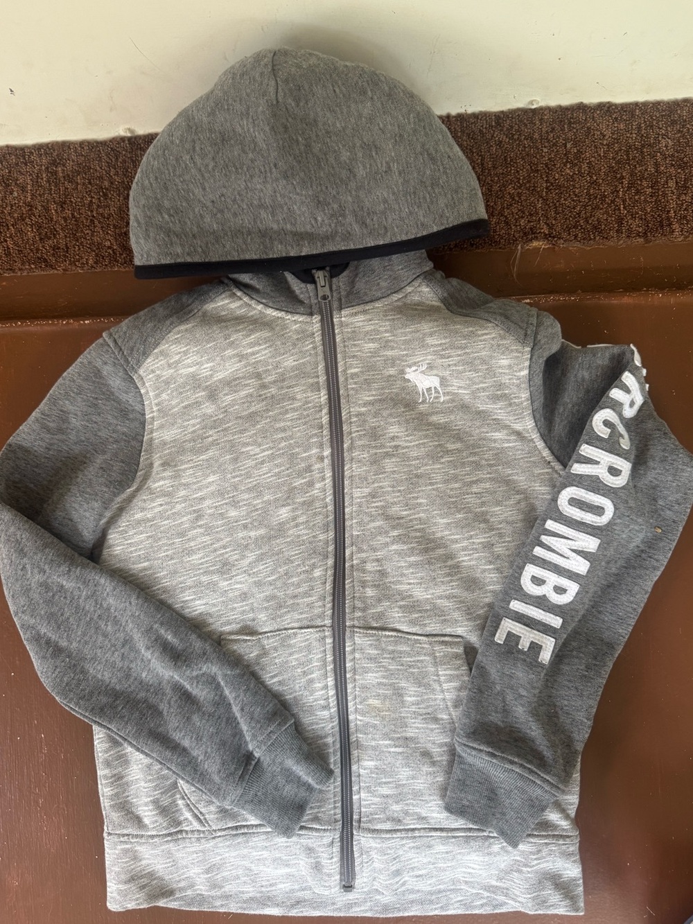 abercrombie kids Grey Full-Zip Hooded Sweatshirt with Logo Sleeve Kids 11/12
